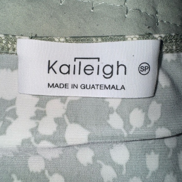 Kaileigh Green and White faux Wrap-Style crop Jumpsuit. Size Small P. Worn once - Picture 12 of 16